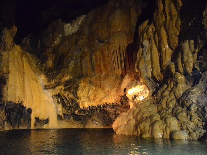 The middle level of the Altinbesik Cave passes through a 44-meter travertine formation